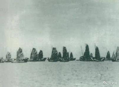 1950年4月16日,人民解放军发起大规模渡海战役,强渡琼州海峡。5月1日,海南全岛解放。